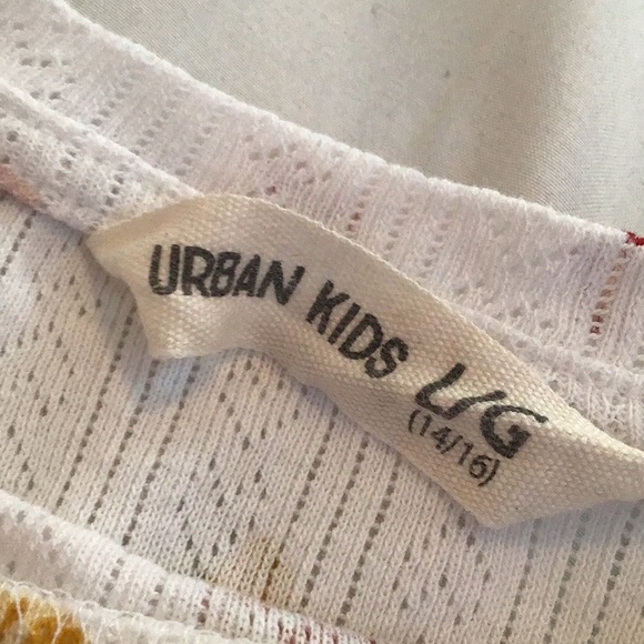 White flower shirt - Picture 3 of 3